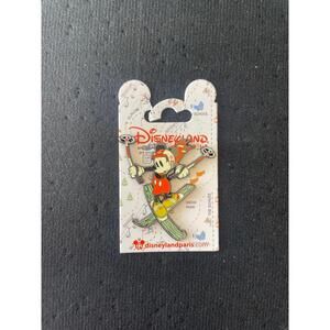 Disneyland Paris mickey skiing pin